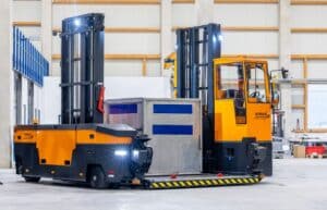 Bild 2: Die Funktionen von Truck Dock, Transfer Vehicle (TV), Pallet Mover, ULD-Umsetzer und Elevating Transfer Vehicle (ETV) werden in einem Flurförderzeug vereint